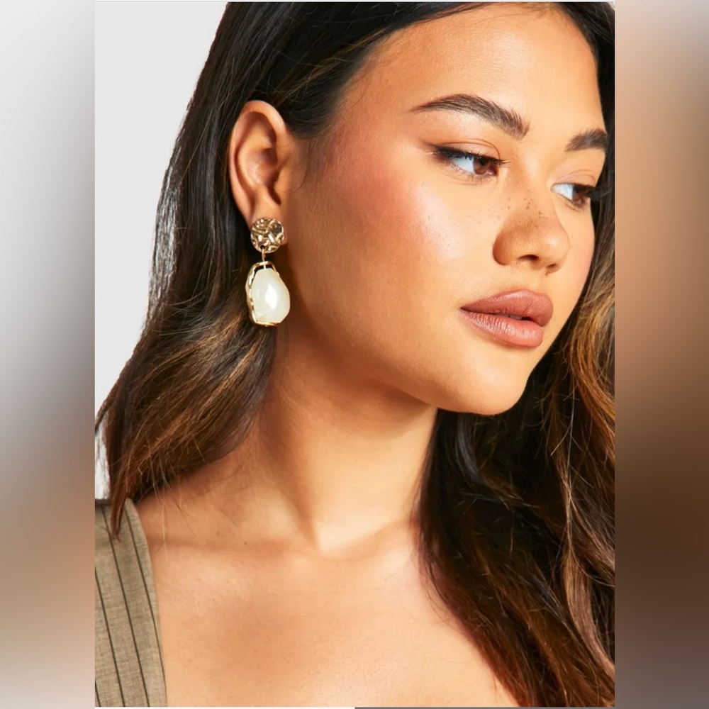 Boohoo Gold Hammered Pearl Drop Earrings